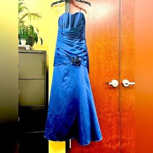 Elegant Blue Evening Dress/Gown screaming classy and sexy at the same time